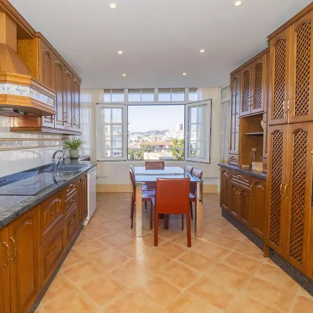 Cubo's Seaview Port & Free Parking Apartment