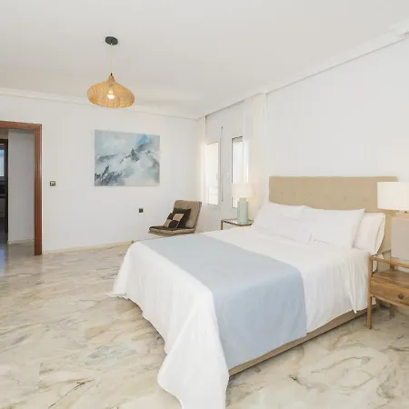 Cubo's Seaview Port & Free Parking Malaga