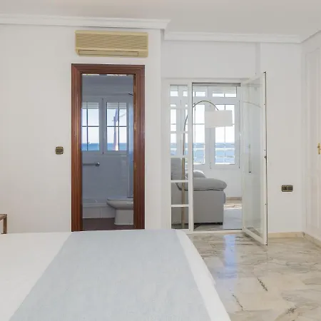 Cubo's Seaview Port & Free Parking Apartment