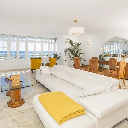 Cubo's Seaview Port & Free Parking Apartment