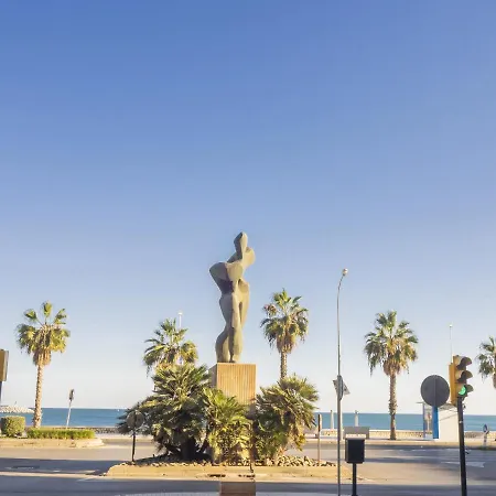 Cubo's Seaview Port & Free Parking Malaga