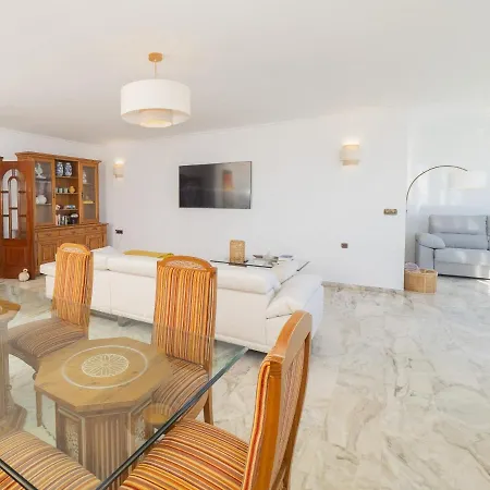 Cubo's Seaview Port & Free Parking Malaga