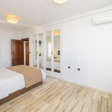 Cubo's Seaview Port & Free Parking Apartment Malaga